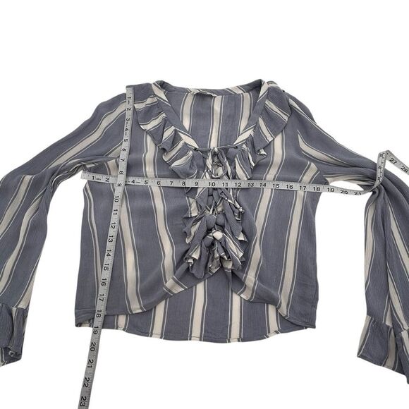 American Eagle blue and white stripe cropped  ruffled bell sleeve size small - Picture 3 of 5